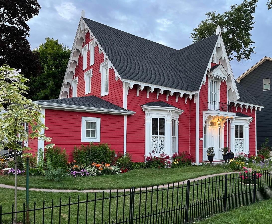 Bed and breakfast The Red House Frédéricton Extérieur photo