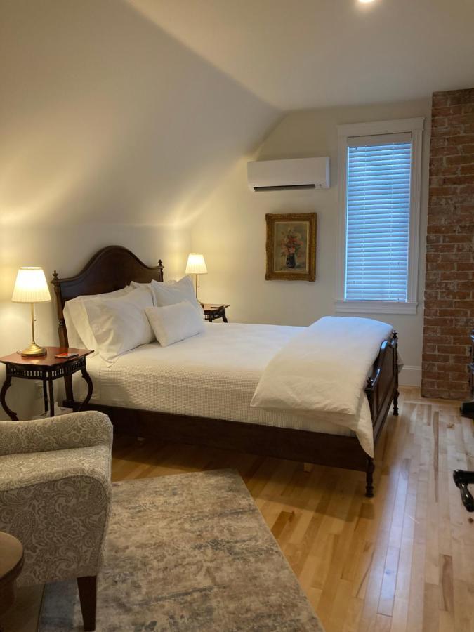 Bed and breakfast The Red House Frédéricton Extérieur photo