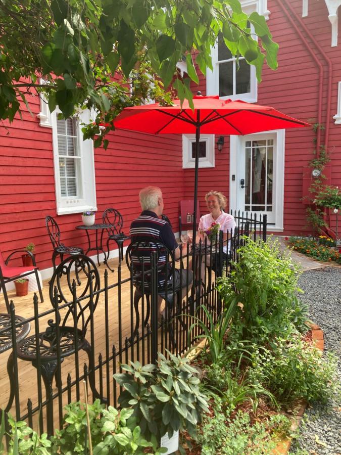 Bed and breakfast The Red House Frédéricton Extérieur photo